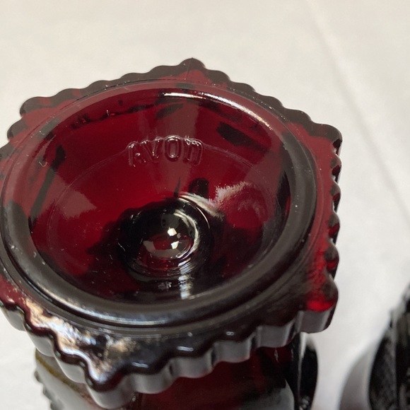 Avon Vintage Cape Cod coffee mugs. Set of 2. Ruby red. Beautiful detail. - Picture 5 of 9